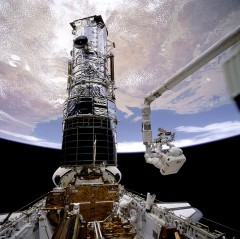 Hubble_Endeavour_1993_ReparationMiroir.jpg