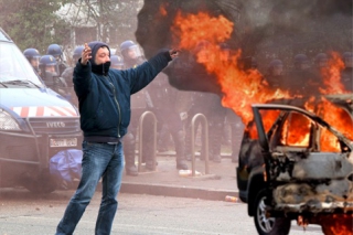 paris,manifestation,voiture brûlée,molotov,héros,bourgeois,prolo,